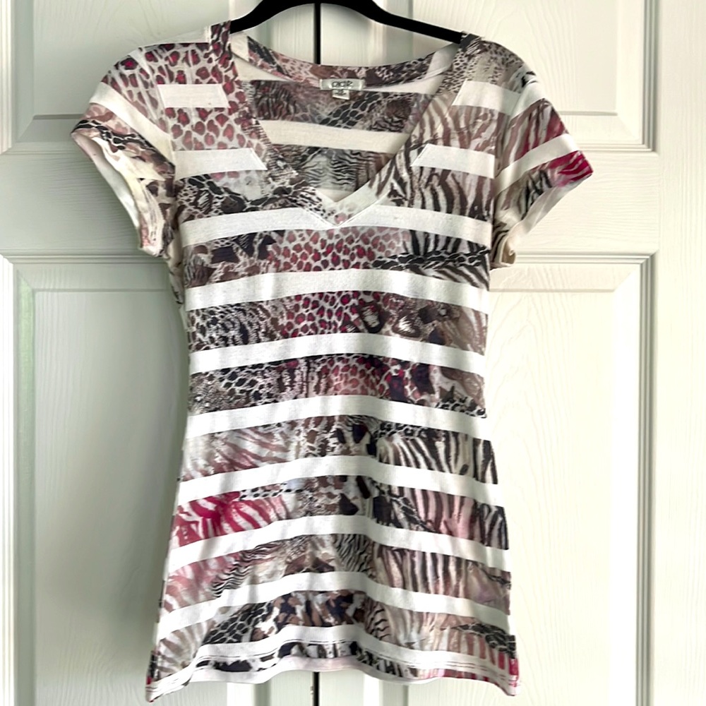 Cache animal print V neck t-shirt. Size XS.